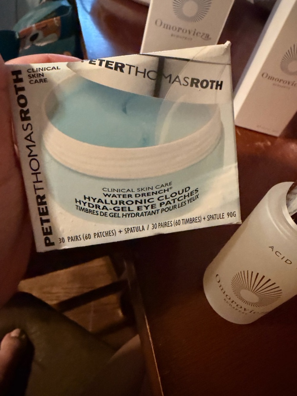 Hyaluronic gel eyes patches